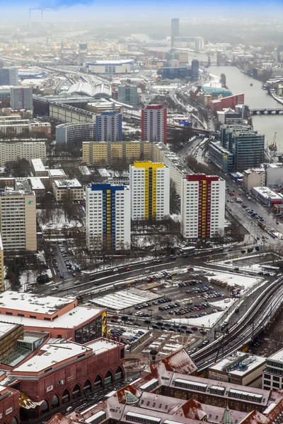 2013年2月20日、ドイツ・ベルリン。街の風景。冬の曇りの午後の鳥の目の景色 — ストック写真