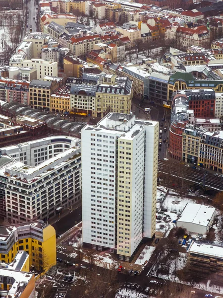 2013年2月20日、ドイツ・ベルリン。街の風景。冬の曇りの午後の鳥の目の景色 — ストック写真