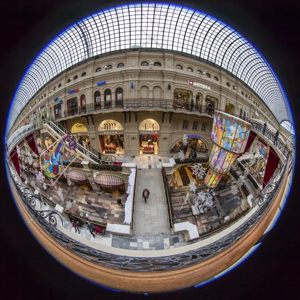 Moscow, Russia, on January 20, 2014. Complete circular fisheye view of the trading floor of GUM shop. The GUM is historical sight of Moscow and the recognized center of shopping — Stock Photo, Image