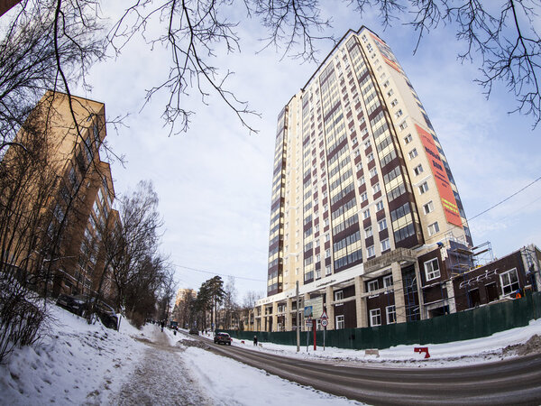 Пушкино, Россия, 26 января 2015 г. Зимний городской пейзаж с видом на рыбный глаз
