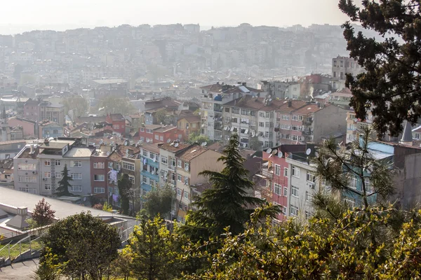 Istanbul, Turkey. April 29, 2011. A city landscape in an easy haze — Stock Photo, Image