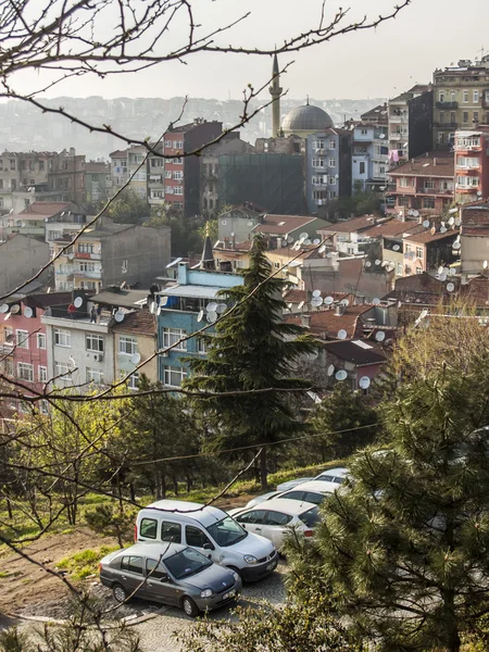 Istanbul, Turkiet. 29 april 2011. En stad landskap i ett lätt dis — Stockfoto