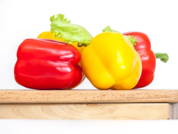 Großer Paprika von roter und gelber Farbe — Stockfoto