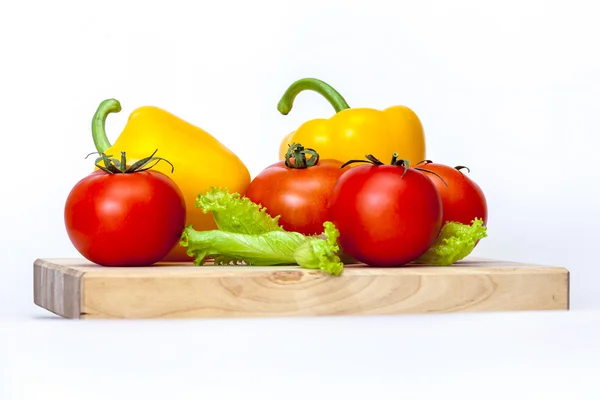 Grande paprica di colore giallo e pomodori rossi — Foto Stock