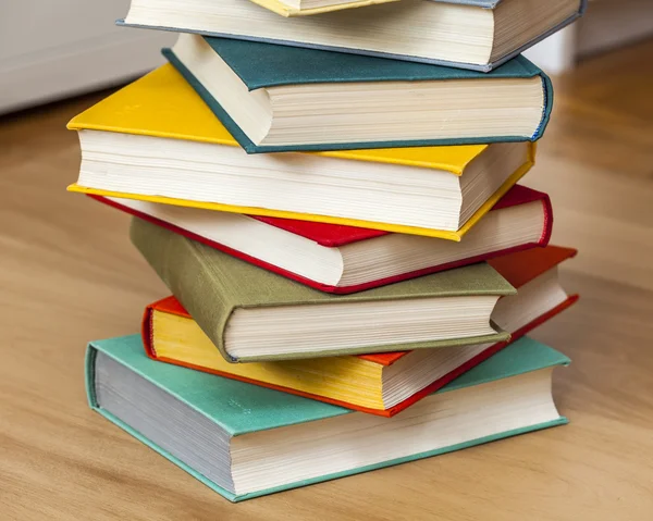 Vintage books in multi-colored covers on a table — Stock Photo, Image