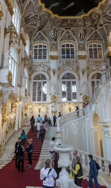 São Petersburgo, Rússia, em 24 de julho de 2012. Interior de um de salas de museu Hermitage estatal. O Hermitage - um dos museus de arte mais conhecidos do mundo — Fotografia de Stock