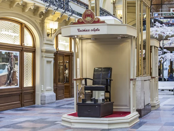 Moscow, Russia, on February 15, 2015. GUM historical shop, one of the most known shopping centers. Interior of a trading floor — Stock Photo, Image