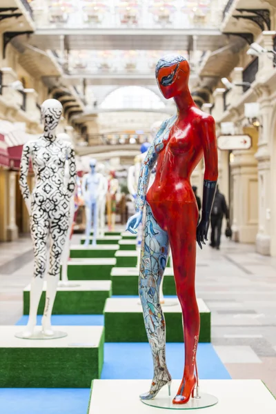 Moscow, Russia, on February 15, 2015. Exhibits of "Freestyle" passing in support of sick children in a trading floor of GUM shop at the beginning of 2015. — Stock Photo, Image