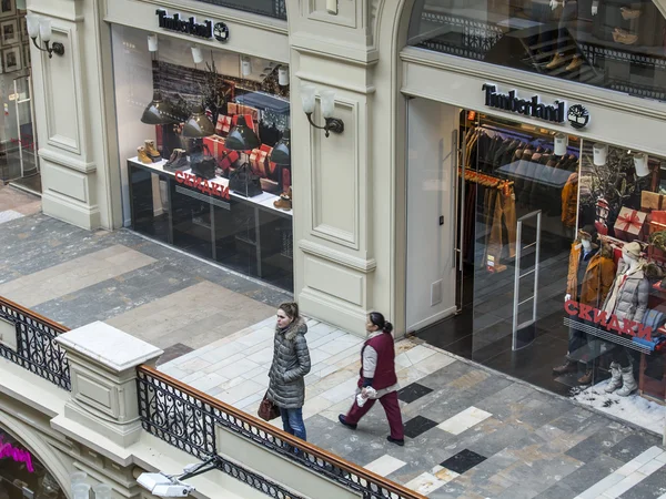 Moscow, Russia, on February 15, 2015. GUM historical shop, one of the most known shopping centers. Interior of a trading floor — Stock Photo, Image