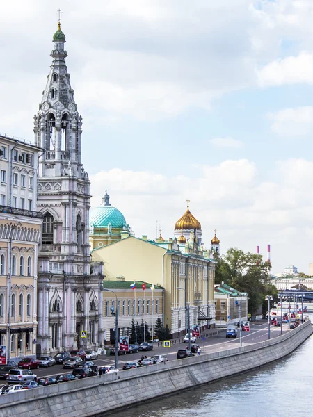 Moscú, Rusia, el 10 de septiembre de 2010. El dique del río Moscú — Foto de Stock