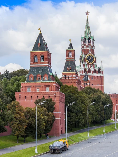 Moscú, Rusia, el 23 de junio de 2010. Torres del Kremlin de Moscú — Foto de Stock