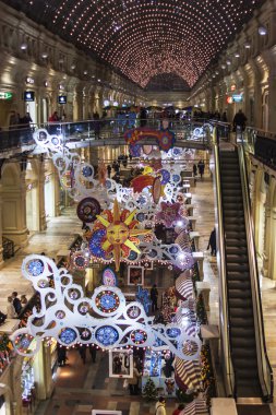 Moskova, Rusya, Temmuz 2, 2010. Bir iç ticaret zemin kırmızı kare üzerinde sakız Shop