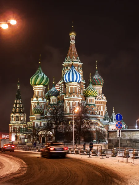 Moscou, Russie, le 2 décembre 2010. St. Cathédrale de Basile sur la Place Rouge — Photo