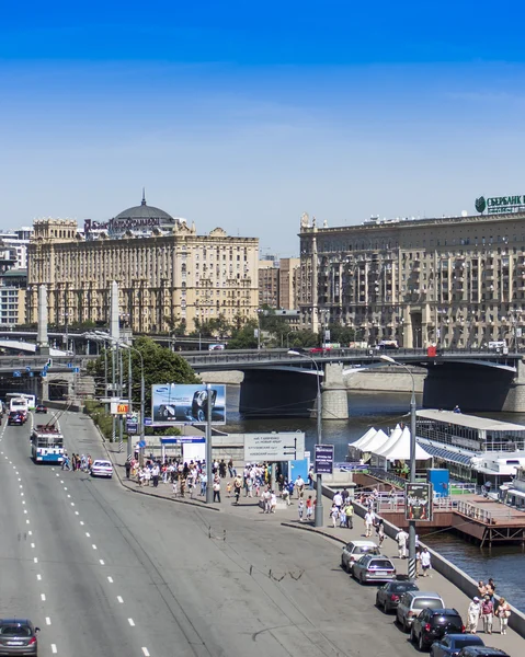 Moskva, Rusko, 23 června 2010. Typický městský pohled letního odpoledne — Stock fotografie