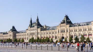 Moskova, Rusya, Temmuz 2, 2010. Kızıl Meydan üzerinde sakız tarihi dükkanında bir cephe