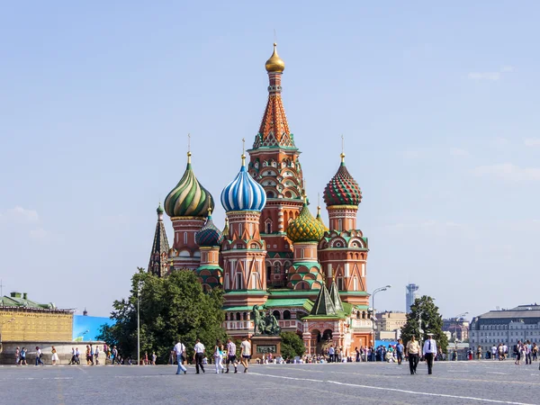 Moskou, Rusland, op 2 juli 2010. St. Basil's Cathedral op het Rode plein — Stockfoto