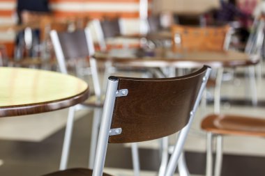 Masa ve sandalye alışveriş merkezi food court kafe