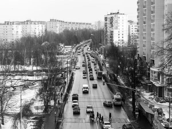 Pushkino, Rússia, em 21 de fevereiro de 2015. Inverno paisagem da cidade. Vista da janela . — Fotografia de Stock