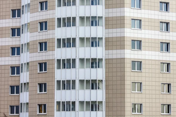 Poesjkino, Rusland. Fragment van de nieuwe bewoond gebouw met meerdere verdiepingen — Stockfoto