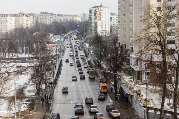 Пушкино, Російська Федерація, на 21 лютого 2015 року. Взимку міського пейзажу. Вигляд з ілюмінатора. — стокове фото