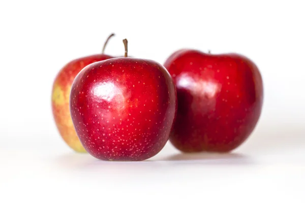Üç olgun Kırmızı elma — Stok fotoğraf