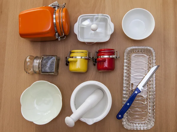 Wielo--kolorowy kuchnia ceramiczne naczynia, widok z góry — Zdjęcie stockowe