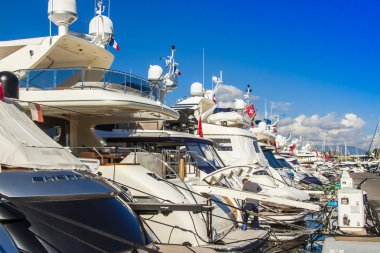 Antibes, Fransa. Yat şehir limanda bir görünüm