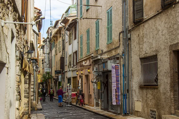 Antibs, Francia, el 15 de octubre de 2012. Una vista urbana típica en la riviera francesa de Francia. Antibs - uno de los balnearios más conocidos de la Riviera francesa —  Fotos de Stock