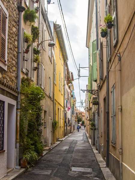 Antibes, France, le 15 octobre 2012. Détails architecturaux typiques de style provençal. Antibes - l'une des stations les plus connues de la Côte d'Azur — Photo