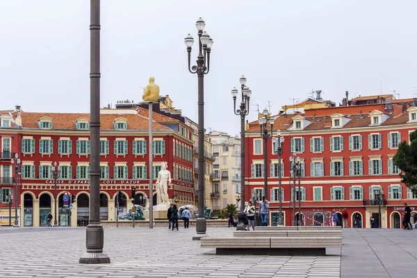 Nice, Frankrijk, op 13 maart 2015. Architecturale complex van Victor Massena Square, centrale plein van de stad — Stockfoto