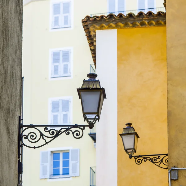 Nice, Frankrike, den 13 mars 2015. Den gamla staden, typiska arkitektoniska detaljer i provensalsk stil — Stockfoto