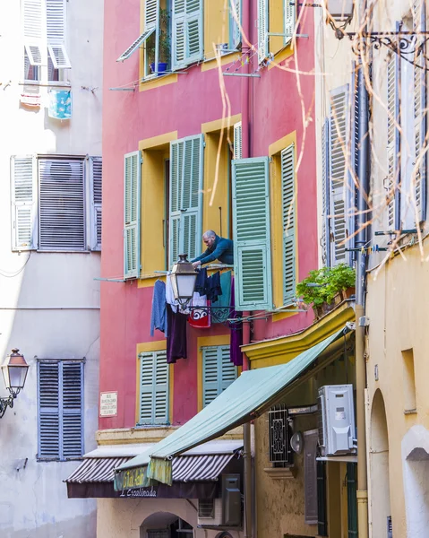 Niza, Francia, 13 de marzo de 2015. La ciudad vieja, detalles arquitectónicos típicos en estilo provenzal —  Fotos de Stock