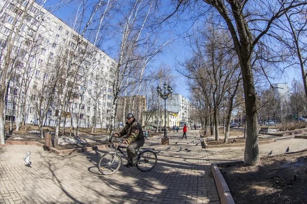 Poesjkino, Rusland, op 17 maart 2015. Uitzicht over de stad in de zonnige voorjaar middag, fisheye uitzicht. — Stockfoto