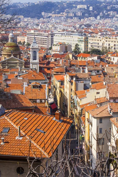 Nice, Frankrijk, op 13 maart 2015. Het bovenaanzicht op de oude stad van Shatto van hill — Stockfoto