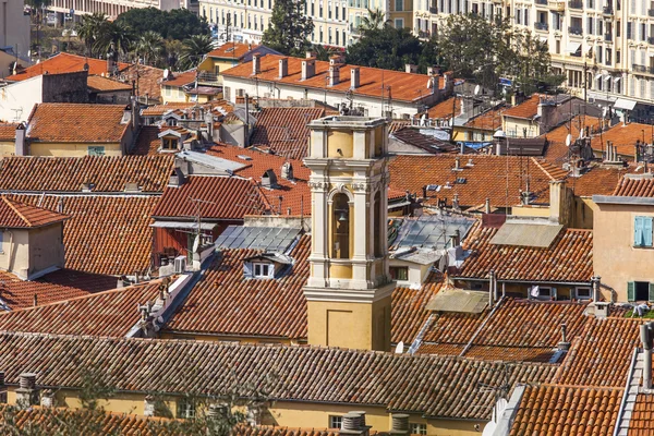 Nice, Frankrijk, op 13 maart 2015. Het bovenaanzicht op de oude stad van Shatto van hill — Stockfoto