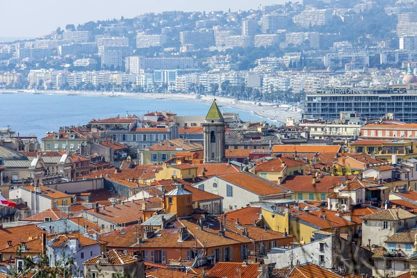 Nice, Frankrijk, op 13 maart 2015. Het bovenaanzicht op de oude stad van Shatto van hill — Stockfoto