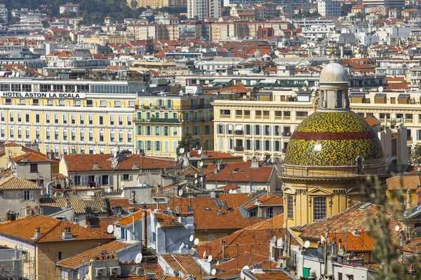 Nice, Frankrijk, op 13 maart 2015. Het bovenaanzicht op de oude stad van Shatto van hill — Stockfoto