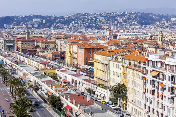 Nice, Francie, na 13 březnu 2015. Pohled shora na Promenade des Anglais, jeden z nejkrásnějších náspy Evropy — Stock fotografie