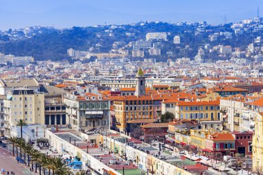 Güzel, Fransa, 14 Mart 2015 tarihinde. Tipik kentsel görünümü. İngilizce promenade, dünyanın en güzel Bentleri