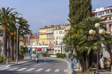 Güzel, Fransa, üzerinde 13 Mart 2015. Bahar öğleden sonra tipik şehir manzarası