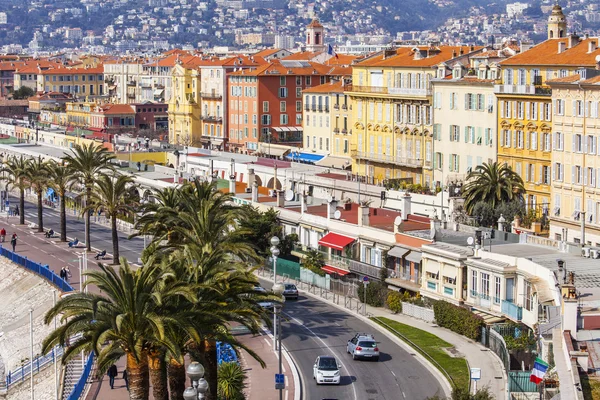 Nice, França, em 14 de março de 2015. Vista urbana típica. Passeio inglês, um dos mais belos aterros do mundo — Fotografia de Stock