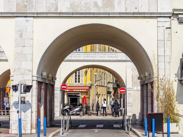 Nice, França, em 13 de março de 2015. A cidade velha, detalhes arquitetônicos típicos em estilo provençal — Fotografia de Stock