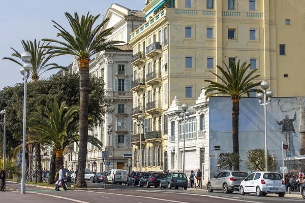 Nice, Frankrike, den 14 mars 2015. Typiska urbana vy. Engelska promenade, en av de vackraste vallar av världen — Stockfoto