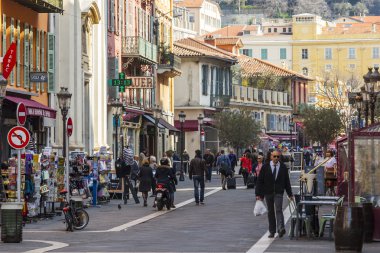Güzel, Fransa, üzerinde 13 Mart 2015. Bahar öğleden sonra tipik şehir manzarası