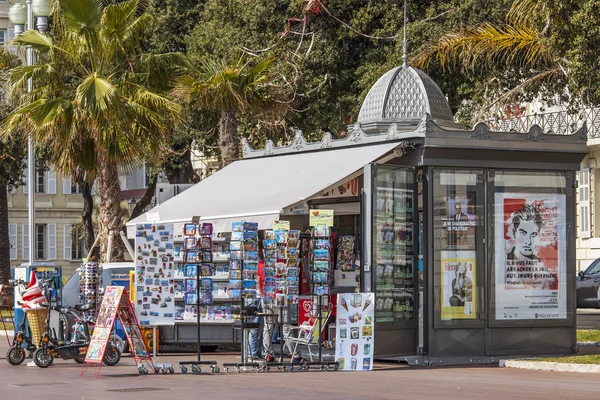 Nice, Frankrike, den 14 mars 2015. En kiosk på stadens gata — Stockfoto