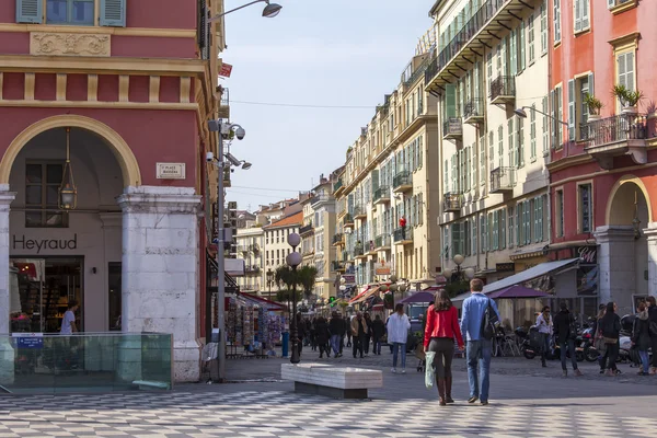 Nice, França, em 13 de março de 2015. Paisagem típica da cidade na tarde de primavera — Fotografia de Stock