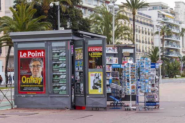 Nice, Frankrike, den 14 mars 2015. En kiosk på stadens gata — Stockfoto