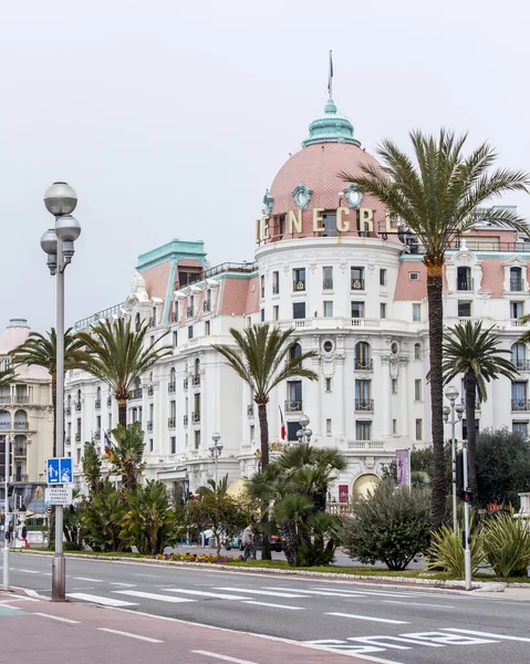 Nice, France, on March 13, 2015. Promenade des Anglais, historical hotel of Negresko, one of the most recognizable sights of the city — Stock Photo, Image