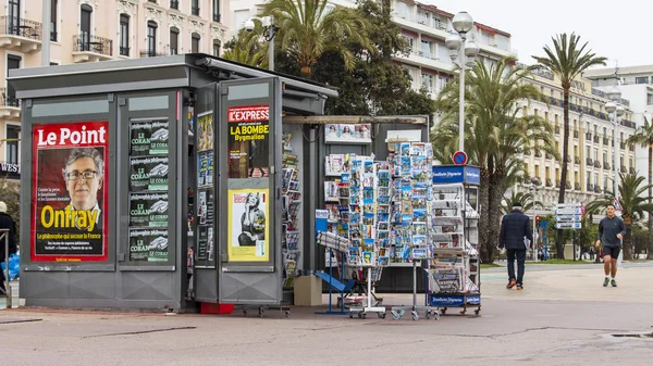 Niza, Francia, 14 de marzo de 2015. Un quiosco en la calle de la ciudad —  Fotos de Stock