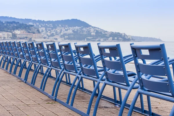 Nice, Frankreich, am 7. März 2015. ein Blick auf einen Strand am Ufer des Mittelmeeres. — Stockfoto